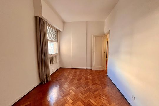 Quarto  1 de apartamento à venda com 3 quartos, 111m² em Copacabana, Rio de Janeiro