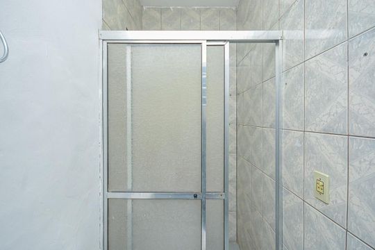 Banheiro de casa para alugar com 1 quarto, 44m² em Cidade Dutra, São Paulo