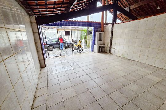Garagem de casa para alugar com 3 quartos, 121m² em Princesa, Praia Grande
