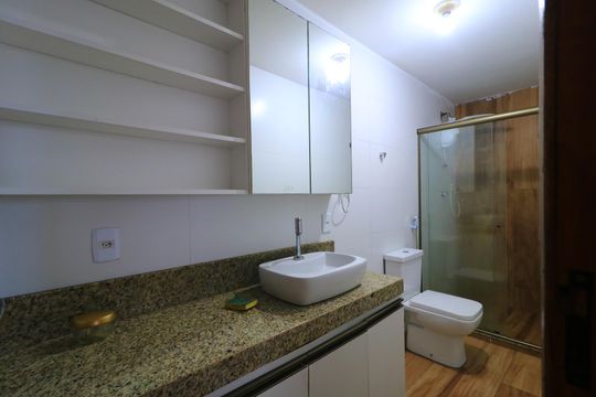Banheiro de apartamento para alugar com 2 quartos, 47m² em Cachambi, Rio de Janeiro