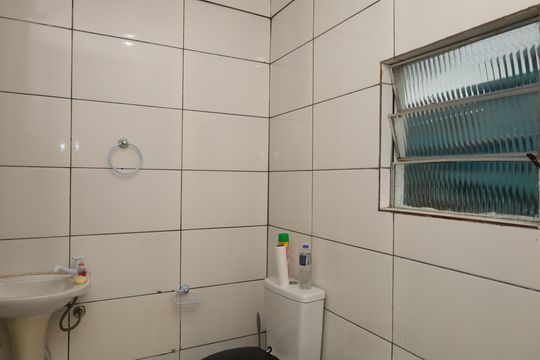 Banheiro de casa para alugar com 1 quarto, 30m² em Cidade Tiradentes, São Paulo