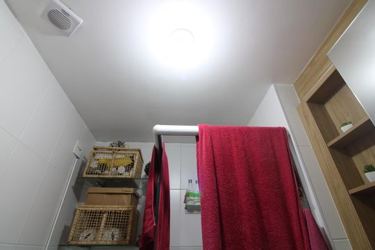 Banheiro de apartamento para alugar com 1 quarto, 32m² em Jardim Santa Teresinha, São Paulo