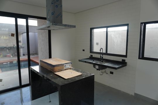 Cozinha de casa de condomínio à venda com 2 quartos, 131m² em Alphaville, Santana de Parnaíba