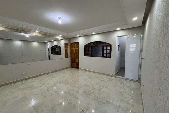 Sala de casa para alugar com 3 quartos, 570m² em Vila Engenho Novo, Barueri