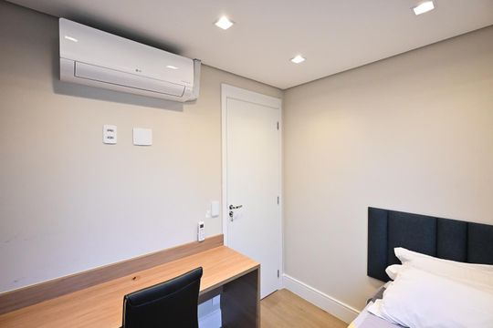 Quarto 1 de apartamento para alugar com 2 quartos, 40m² em Cidade Jardim, São Paulo
