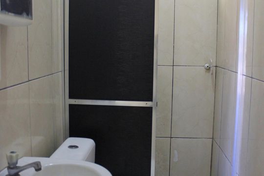 Banheiro de casa para alugar com 2 quartos, 120m² em Parque Primavera, Guarulhos