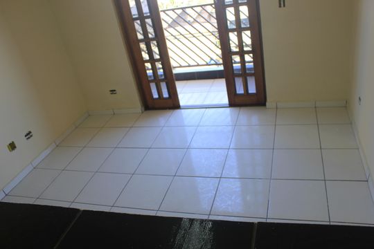 Sala de casa para alugar com 2 quartos, 120m² em Parque Primavera, Guarulhos