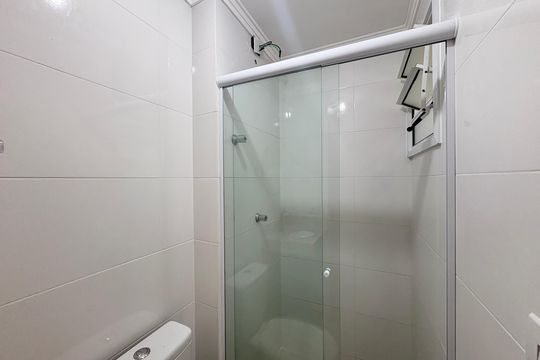 Banheiro de apartamento para alugar com 2 quartos, 60m² em São Domingos, São Paulo
