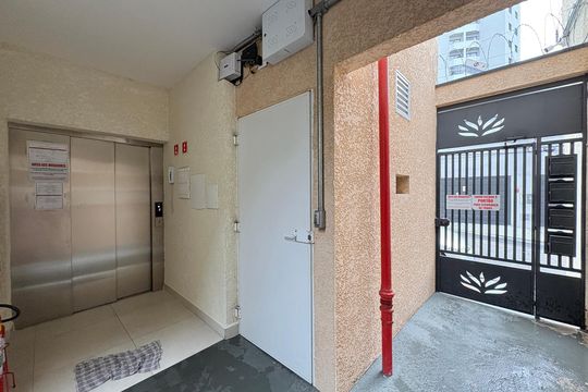 Hall de apartamento para alugar com 2 quartos, 60m² em São Domingos, São Paulo