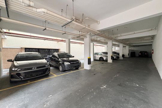 Garagem de apartamento para alugar com 2 quartos, 60m² em São Domingos, São Paulo