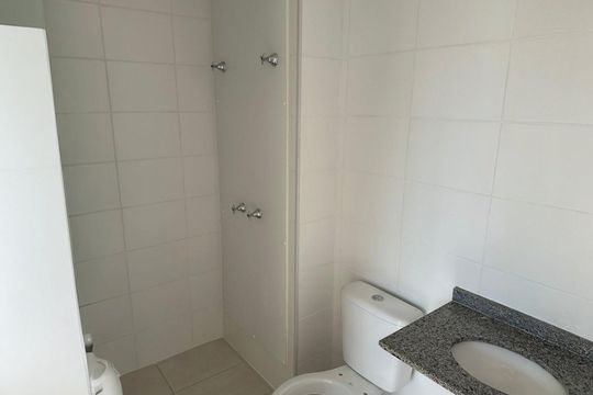 Banheiro de apartamento para alugar com 2 quartos, 55m² em Recreio dos Bandeirantes, Rio de Janeiro
