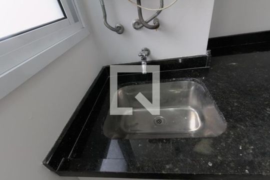 Área de serviço de apartamento para alugar com 2 quartos, 68m² em Água Branca, São Paulo