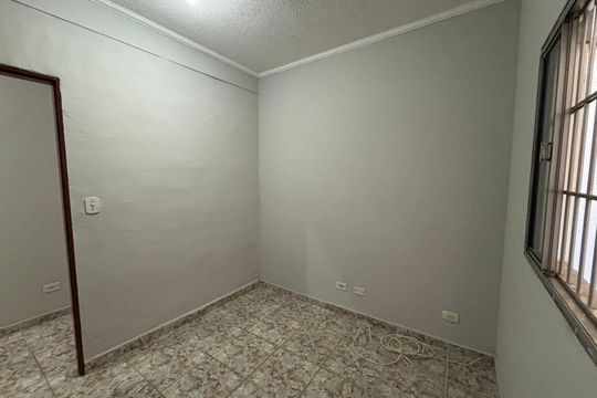 Quarto 1 de casa para alugar com 2 quartos, 80m² em Vila Engenho Novo, Barueri