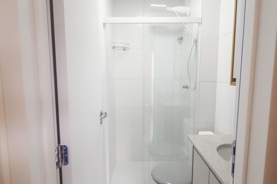 Banheiro de kitnet/studio para alugar com 1 quarto, 26m² em Tucuruvi, São Paulo