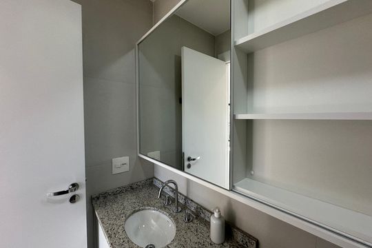 Banheiro Social de apartamento para alugar com 2 quartos, 64m² em Alphaville Empresarial, Barueri