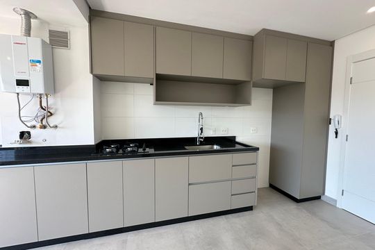 Cozinha de apartamento para alugar com 2 quartos, 64m² em Alphaville Empresarial, Barueri