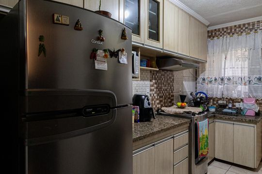 Cozinha de apartamento à venda com 2 quartos, 58m² em Jardim Lucinda, São Paulo
