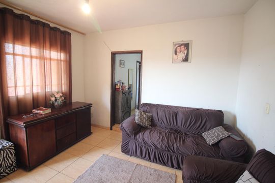 Sala de casa à venda com 2 quartos, 360m² em Pindorama, Belo Horizonte