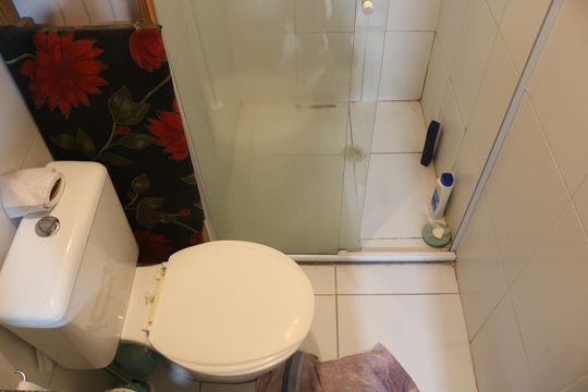 Banheiro de apartamento para alugar com 1 quarto, 31m² em Água Branca, São Paulo