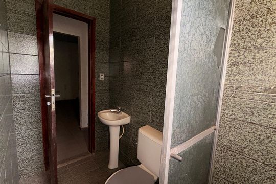 Banheiro de casa para alugar com 2 quartos, 150m² em Setor Papillon Park, Aparecida de Goiânia