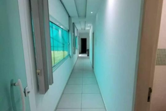 Corredor de casa de condomínio para alugar com 4 quartos, 350m² em Caxito, Maricá