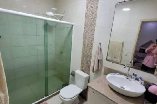 Banheiro de casa de condomínio para alugar com 4 quartos, 350m² em Caxito, Maricá