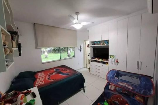 Quarto de casa de condomínio para alugar com 4 quartos, 350m² em Caxito, Maricá
