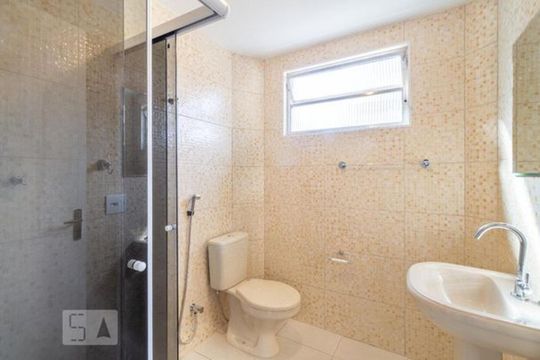 Banheiro de apartamento à venda com 2 quartos, 51m² em Vila Ester, São Paulo