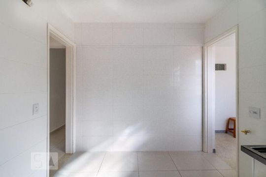 Cozinha de apartamento à venda com 2 quartos, 51m² em Vila Ester, São Paulo