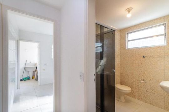 Banheiro de apartamento à venda com 2 quartos, 51m² em Vila Ester, São Paulo