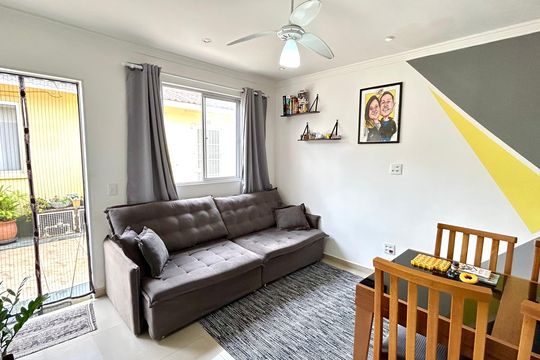 Sala de casa de condomínio para alugar com 2 quartos, 56m² em Vila Nova Bonsucesso, Guarulhos