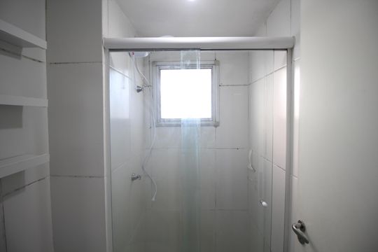 Banheiro de apartamento para alugar com 2 quartos, 45m² em Sarandi, Porto Alegre