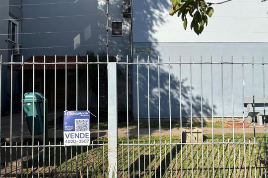 Plaquinha Instalada código VZOE-395 de apartamento à venda com 2 quartos, 65m² em Humaitá, Porto Alegre