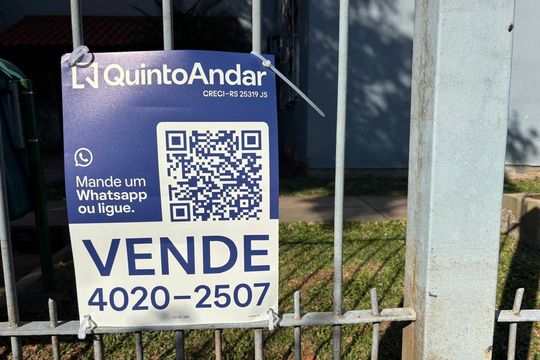 Plaquinha Instalada código VZOE-395 de apartamento à venda com 2 quartos, 65m² em Humaitá, Porto Alegre