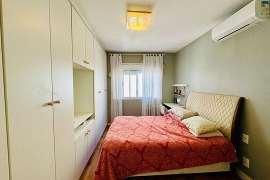 Quarto 1 de apartamento para alugar com 2 quartos, 68m² em Petrópolis, Porto Alegre