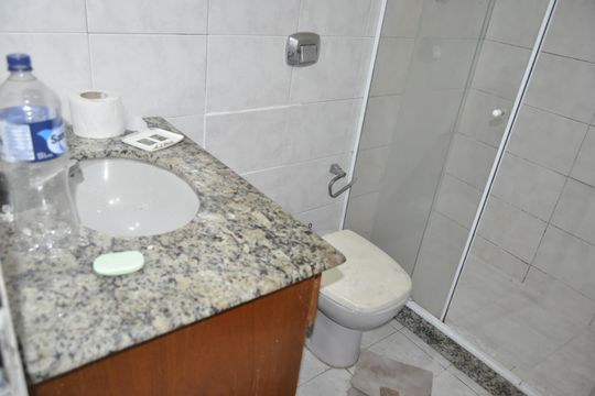 Banheiro de casa de condomínio à venda com 2 quartos, 110m² em Inhaúma, Rio de Janeiro