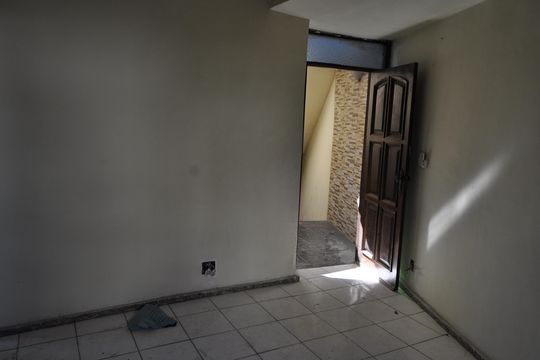 Sala de casa de condomínio à venda com 2 quartos, 110m² em Inhaúma, Rio de Janeiro