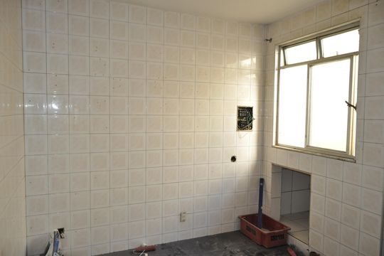 Cozinha de casa de condomínio à venda com 2 quartos, 110m² em Inhaúma, Rio de Janeiro