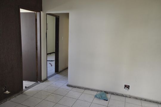 Sala de casa de condomínio à venda com 2 quartos, 110m² em Inhaúma, Rio de Janeiro
