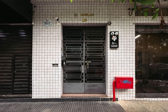Fachada de apartamento à venda com 2 quartos, 50m² em Liberdade, São Paulo