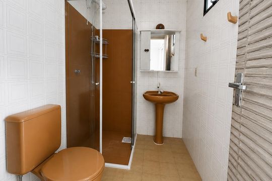 Banheiro social de apartamento à venda com 1 quarto, 85m² em Sarandi, Porto Alegre