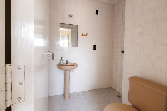 Banheiro da Suíte de apartamento à venda com 1 quarto, 85m² em Sarandi, Porto Alegre