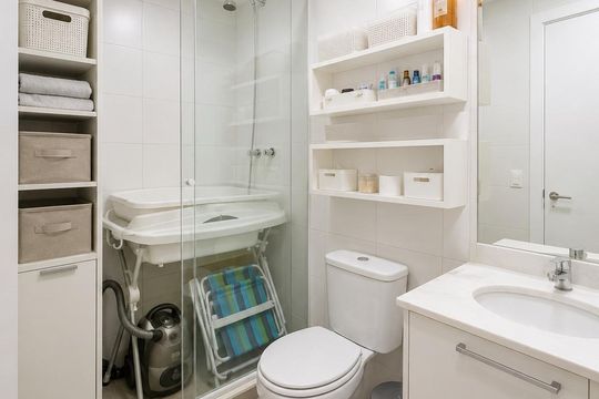 Banheiro de apartamento à venda com 2 quartos, 60m² em Jardim do Salso, Porto Alegre