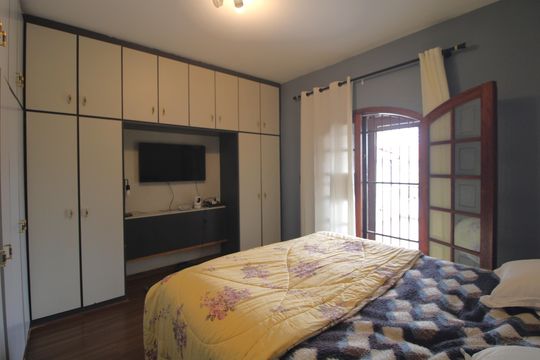 Suíte de casa à venda com 3 quartos, 200m² em Vila do Castelo, São Paulo