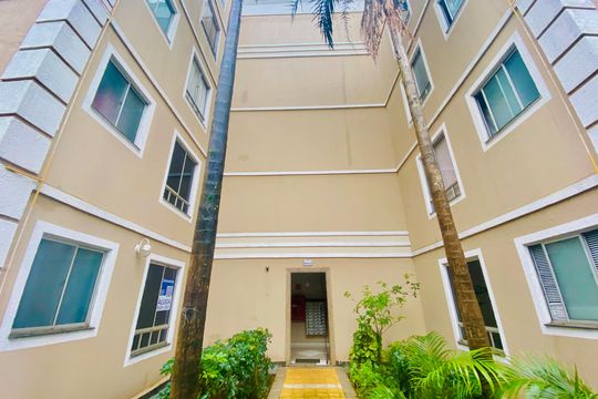 Fachada do bloco de apartamento para alugar com 2 quartos, 46m² em Água Chata, Guarulhos