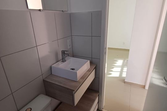 Banheiro de apartamento à venda com 2 quartos, 44m² em Campo Grande, Rio de Janeiro