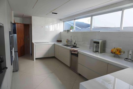 Cozinha de casa de condomínio para alugar com 2 quartos, 405m² em Residencial Quatro (alphaville), Santana de Parnaíba