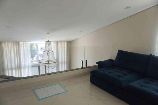 Sala de TV de casa de condomínio para alugar com 2 quartos, 405m² em Residencial Quatro (alphaville), Santana de Parnaíba