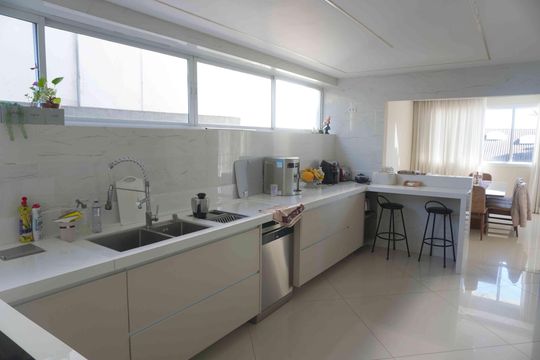 Cozinha de casa de condomínio para alugar com 2 quartos, 405m² em Residencial Quatro (alphaville), Santana de Parnaíba