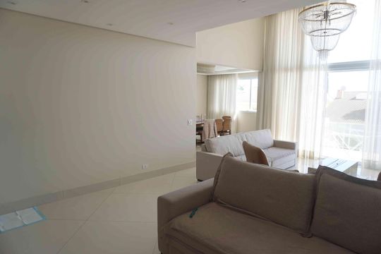Sala de Estar de casa de condomínio para alugar com 2 quartos, 405m² em Residencial Quatro (alphaville), Santana de Parnaíba